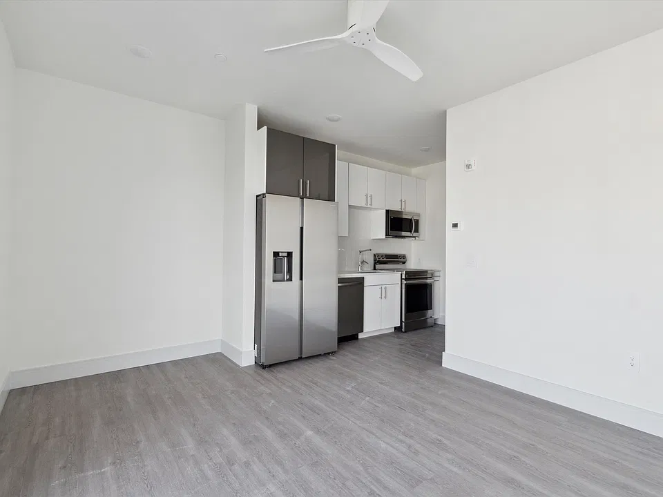 1221 E Fletcher St #409A