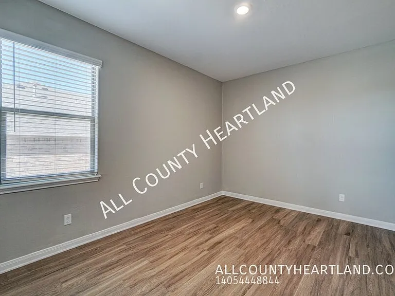 309 E Georgia Ter — Photo 13