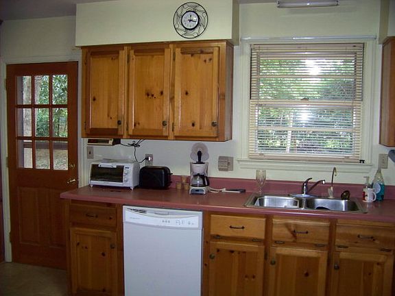 4th image of 836 Oleander Dr SE