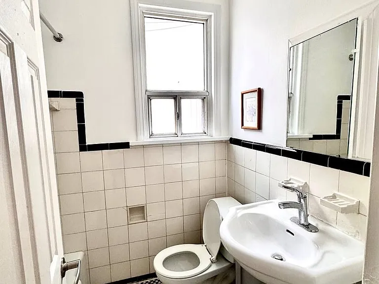 32 Belgravia Ave #MAIN — Photo 10
