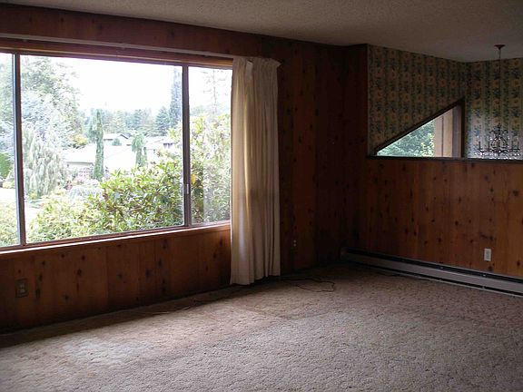     Living room (upstairs)