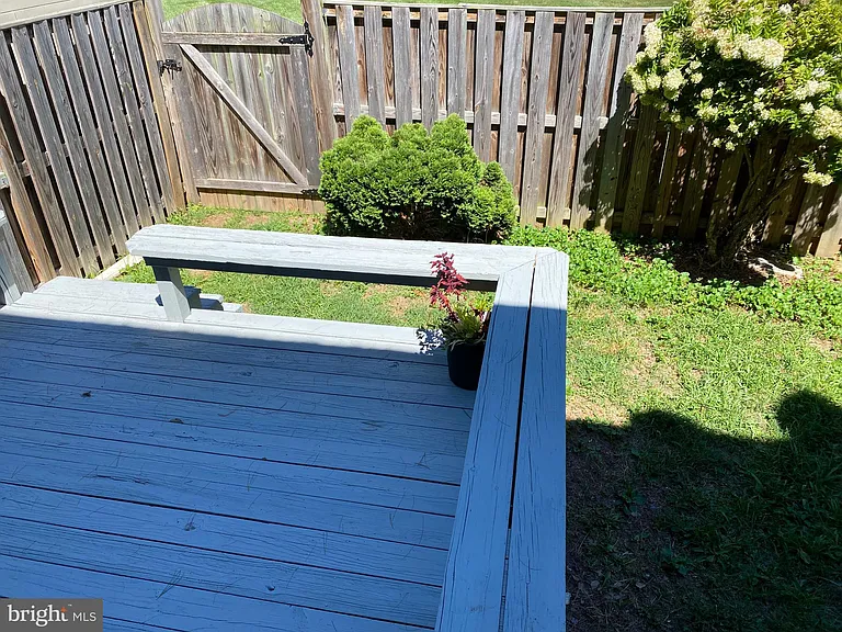 4 Chantilly Ct — Photo 29