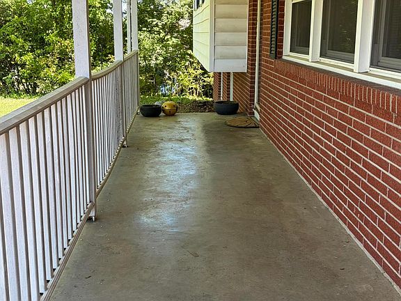 3rd image of 4324 Royalview Rd