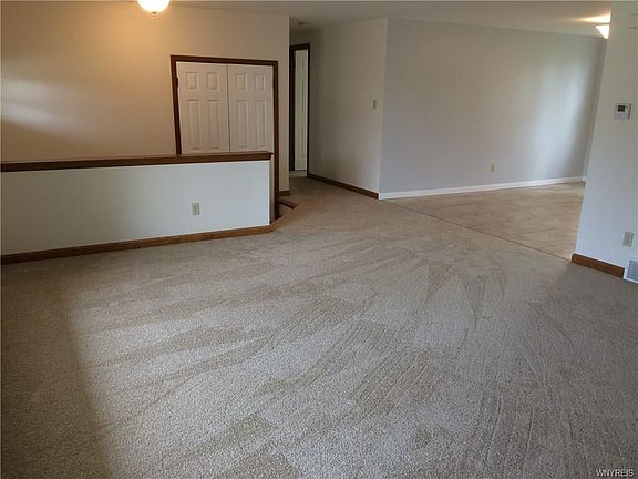 5th image of 47 Lou Dr