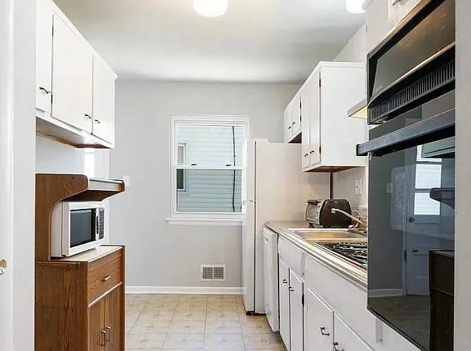 5013 Iroquois St — Photo 2