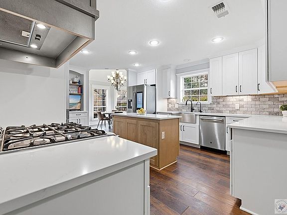 3rd image of 1 Country Rd