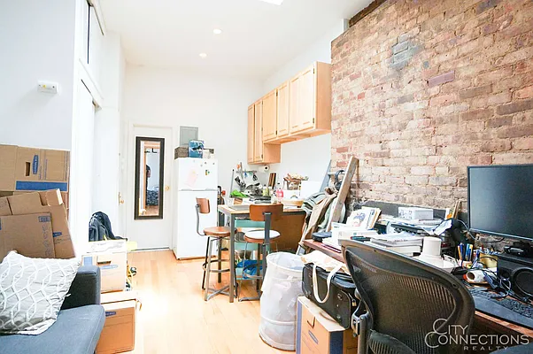 Rented by City Connections Realty | media 24