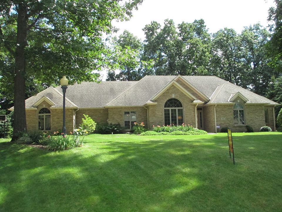 1st image of 221 Stirling Dr
