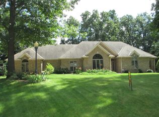 221 Stirling Dr, Butler, PA 16001