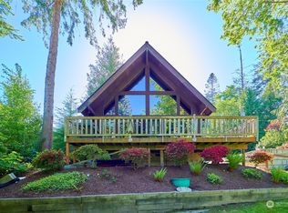 1559 Lake Dr, Camano Island, WA 98282