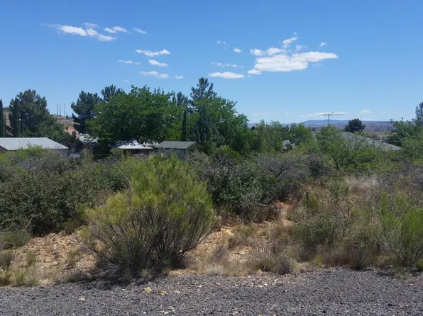 19516 E Ironwood Dr, Mayer, AZ 86333