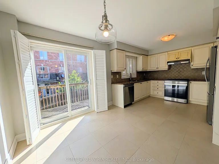 5047 Warwickshire Way — Photo 6
