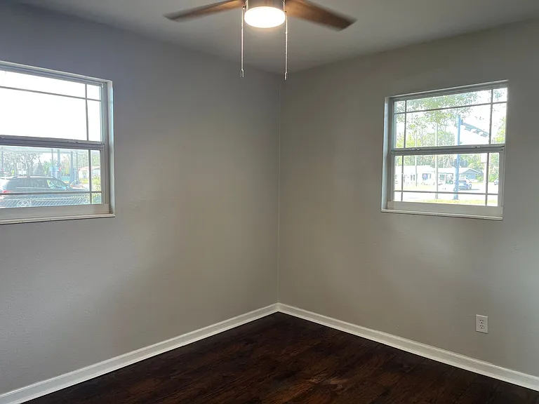 423 SE Country Club Rd — Photo 9