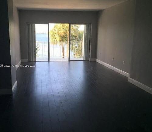 5th image of 500 Bayview Dr APT 228