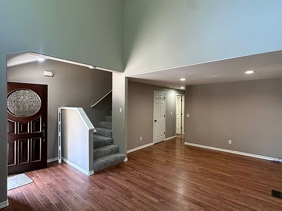 2nd image of 837 SE 61st Ave