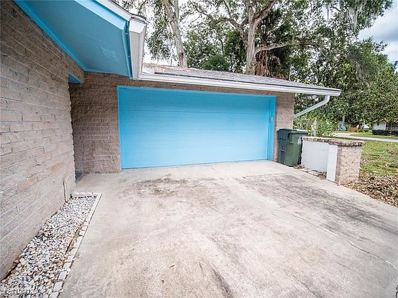4th image of 1800R Rosewood Dr