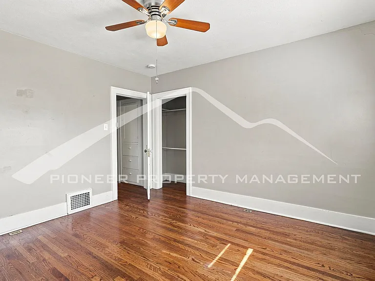 427 S Washington St — Photo 16