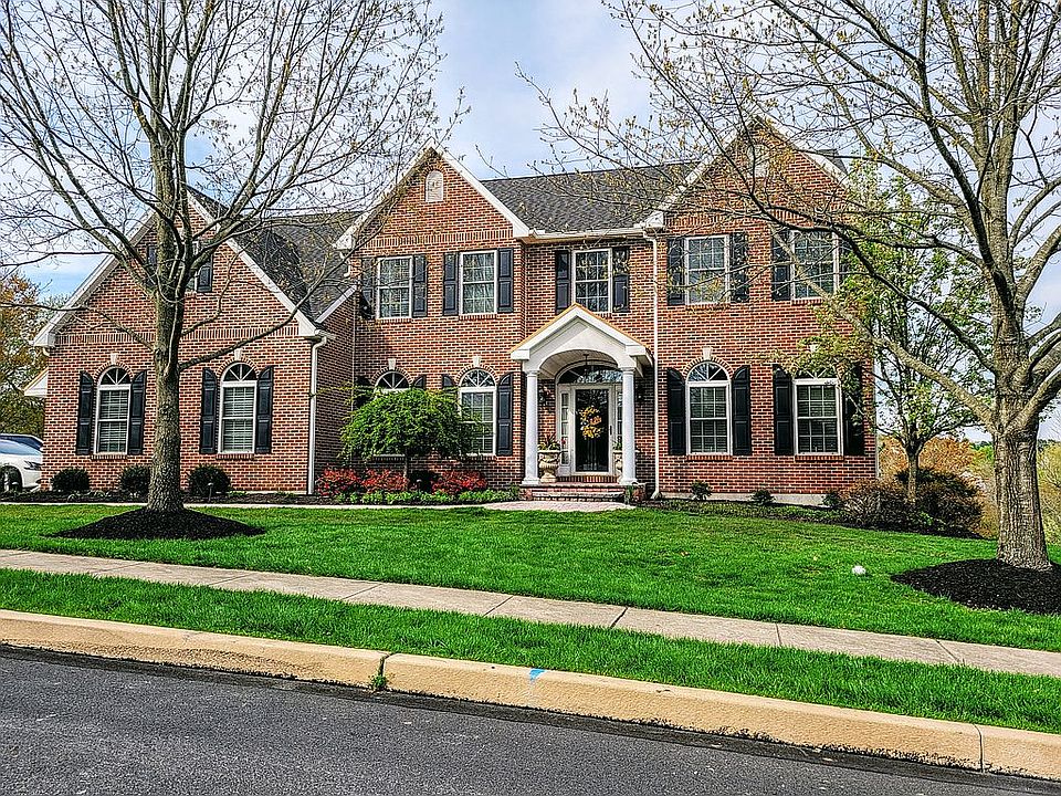 Welcome to 11 High Hill Ln!