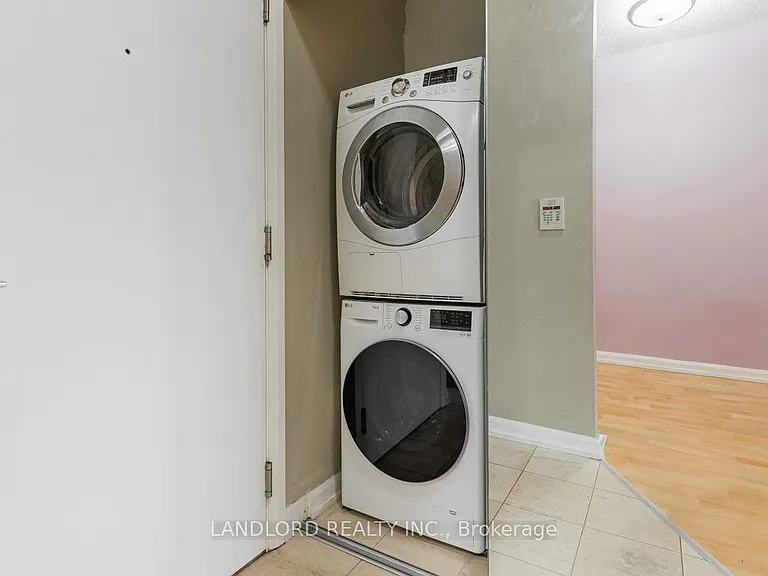 111 Elizabeth St #1620 — Photo 18