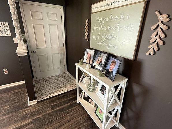 7 Sharon Dr