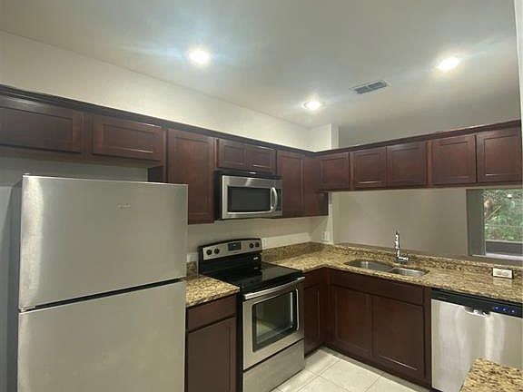 3rd image of 8547 HUNTERS KEY CIR