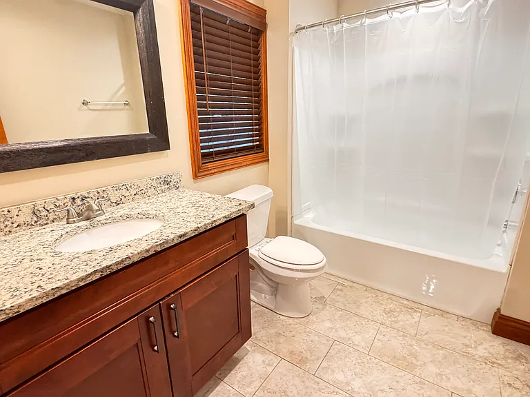 2248 Sheldon St — Photo 14