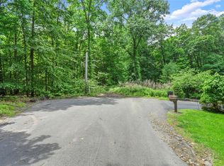 1 Crompond Dr, Mohegan Lake, NY 10547