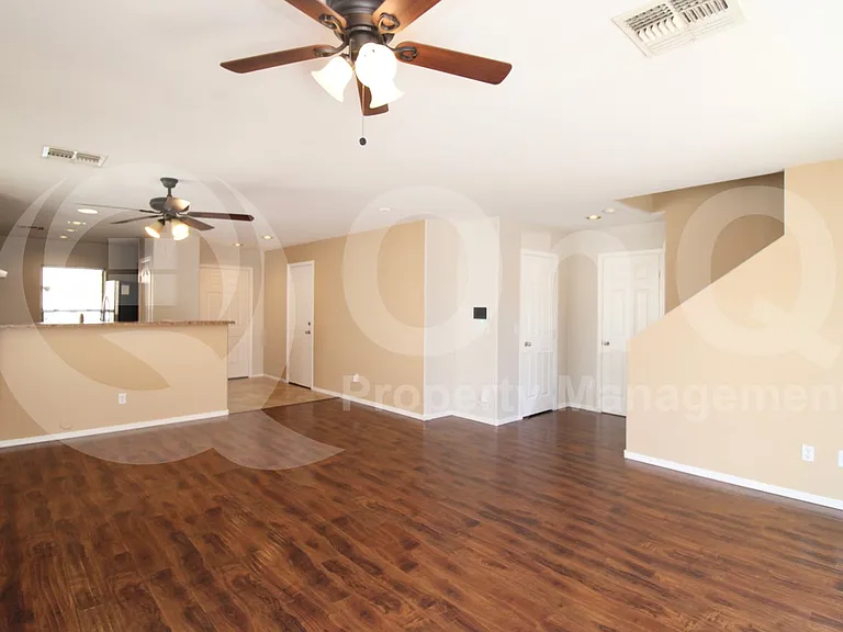 7644 S 64th Ln — Photo 6