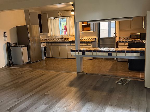 2nd image of 304 Irvine St #B