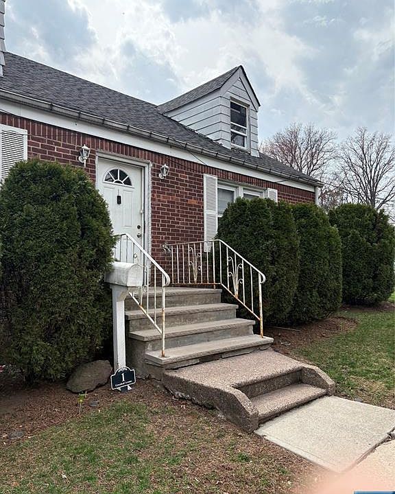 1st image of 137 Oakland St