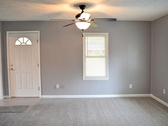 4th image of 1413 E Fairview Ave