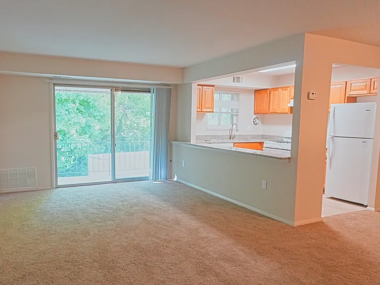 Edmondson Park Apartments — Photo 5