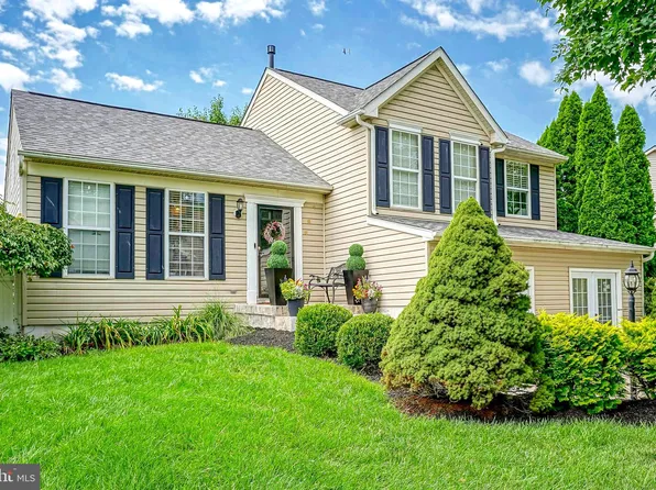 49 Raintree Dr, Sicklerville, NJ 08081