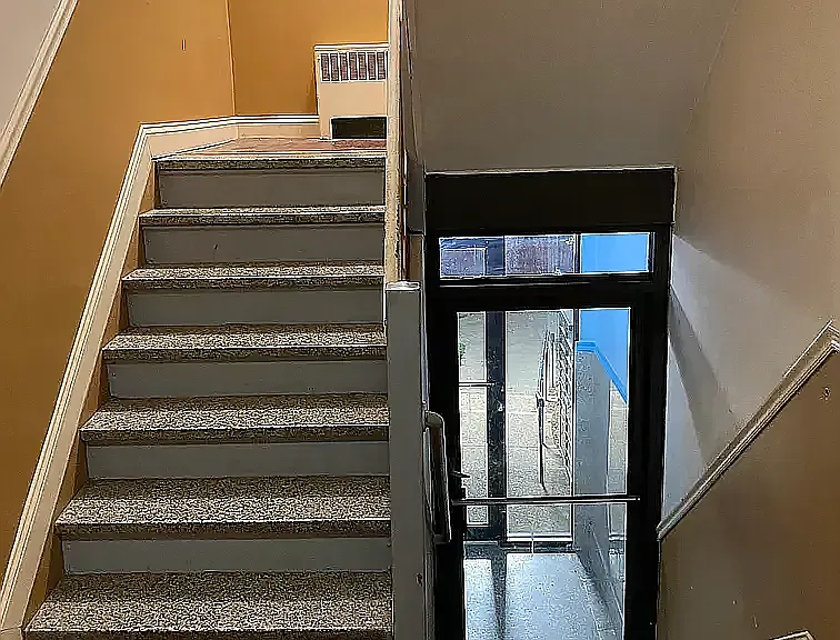 E Curtis St — Photo 16