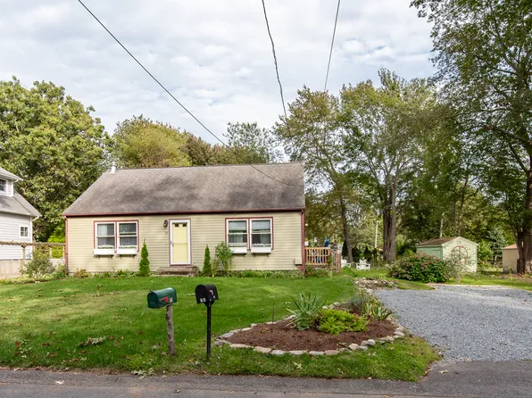 55 Sumac Trl, Narragansett, RI 02882