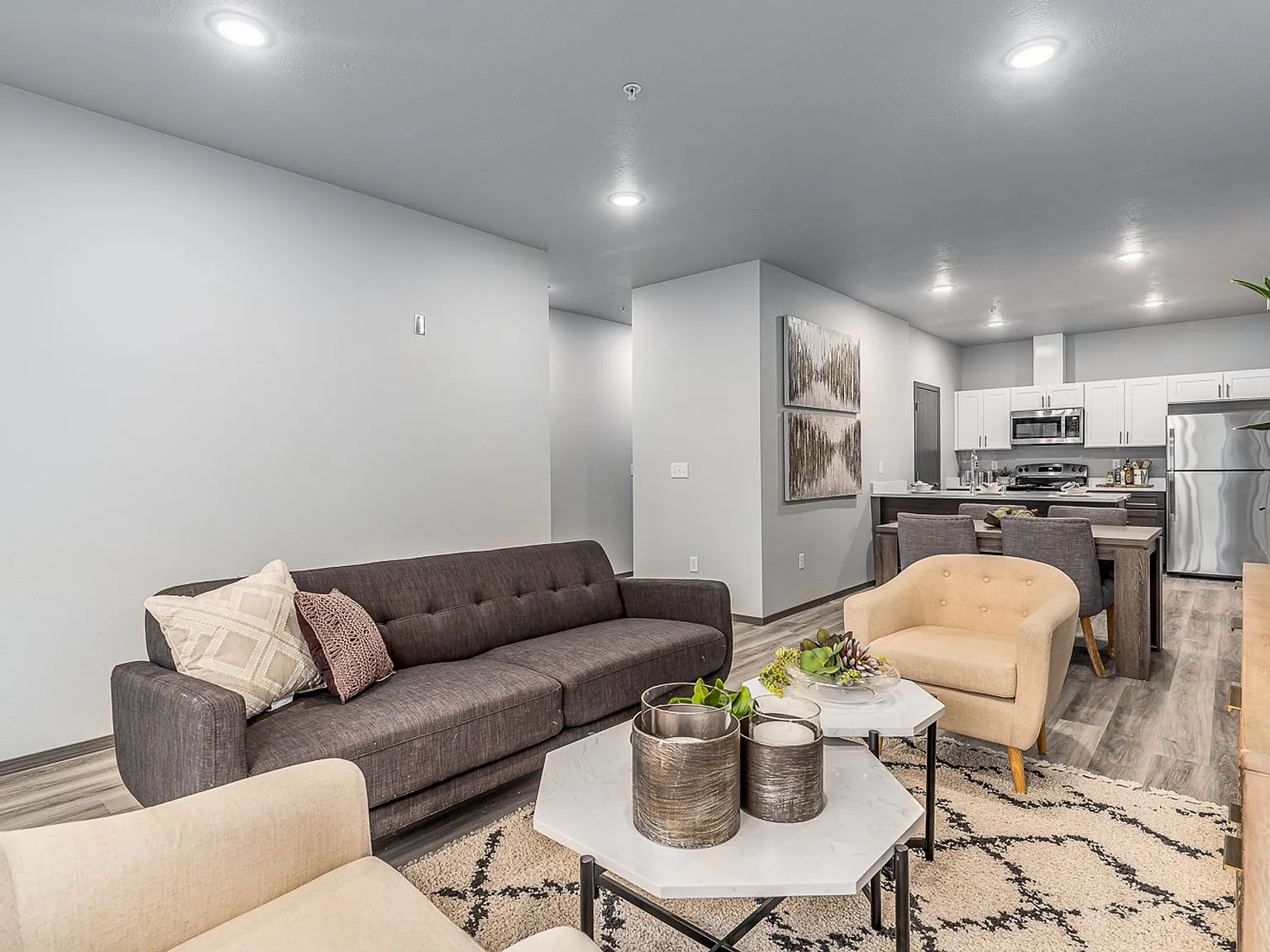 River City Apartments — Photo 1