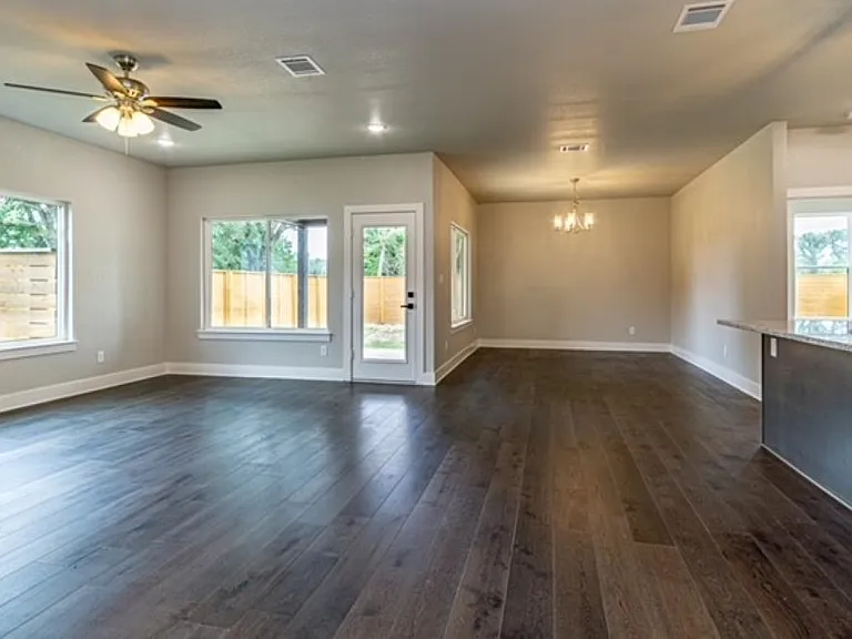 15472 Anna Ln — Photo 2