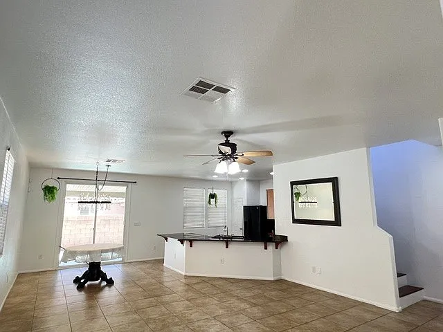 4 bed, 1840 sqft, $2,200 — Photo 2