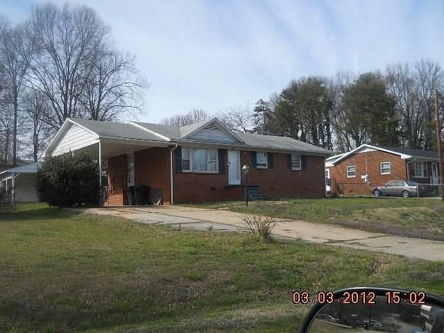 2nd image of 332 Dare St