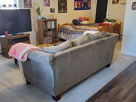 3rd image of 811 10th Ave N APT 4