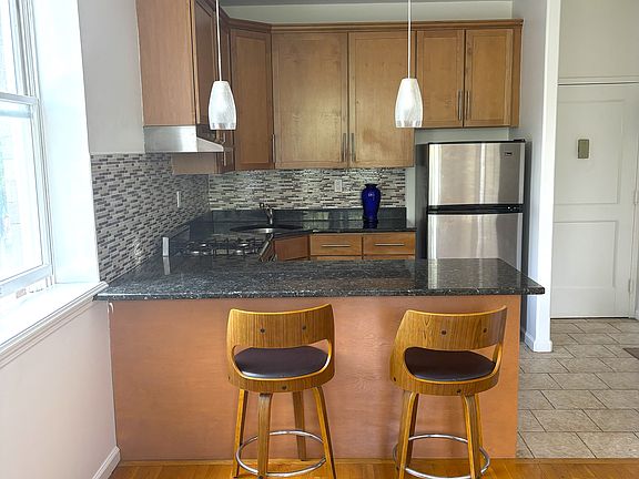2nd image of 176 Kosciuszko St APT 2A