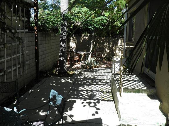 3rd image of 2538 1/2 Military Ave #1/2