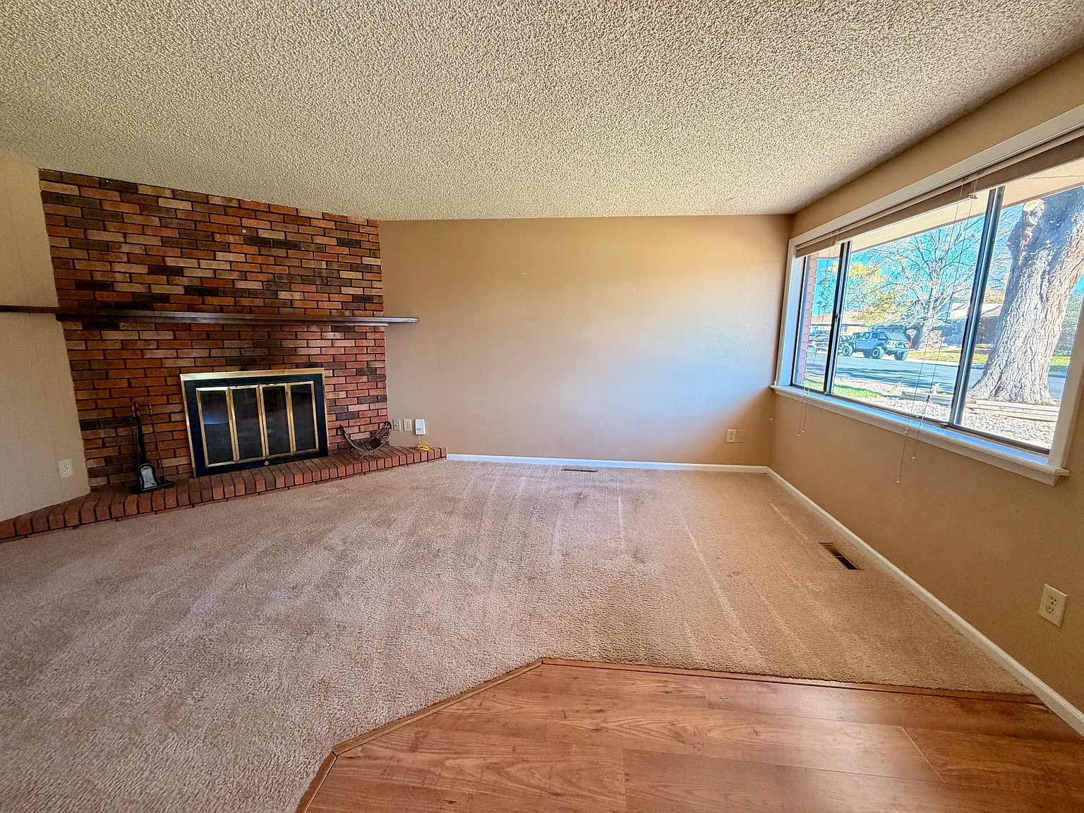3 bed, 1915 sqft, $2,345 — Photo 4