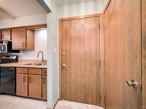 4th image of 15719 Peggy Ln APT 2