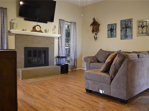 3rd image of 623 Johnathon Ct