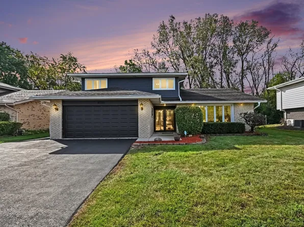 8533 W Sun Valley Dr, Palos Hills, IL 60465