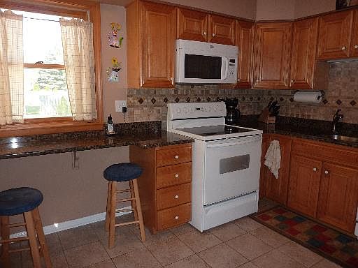 2nd image of 924 S Jeannette St
