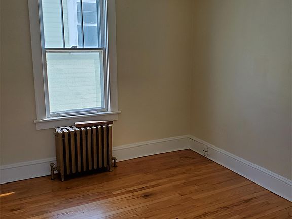 5th image of 106 Woodlawn Ave #2
