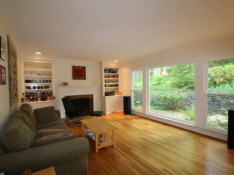 6703 Rannoch Rd — Photo 15