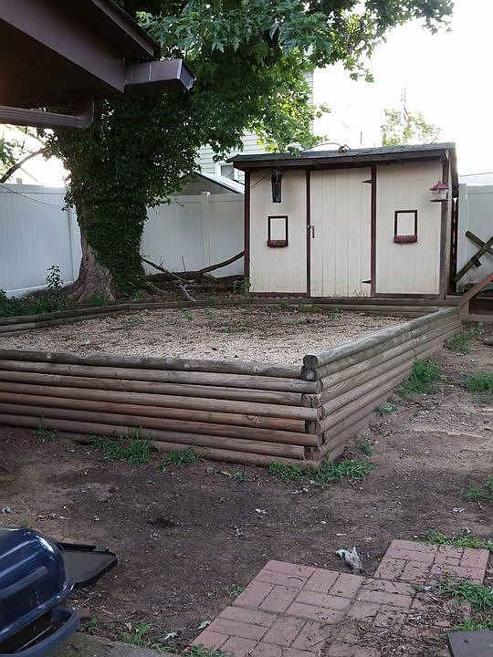 Backyard w/ 6ft vinyl fence